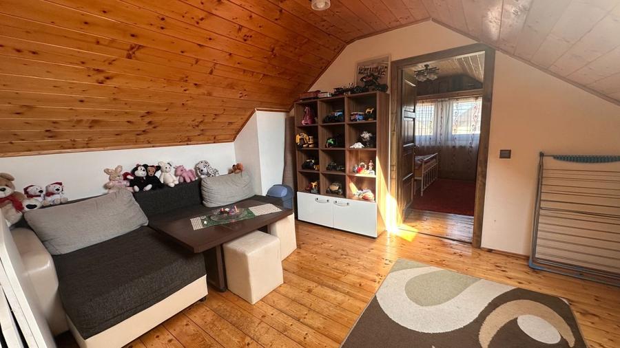 Casă cu 4 camere cu Teren 250 Mp în Lazaret