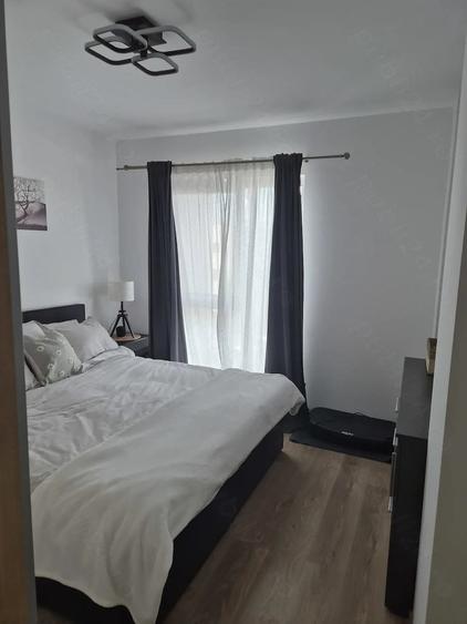 Apartament cu 3 camere semidecomandat în Aradului