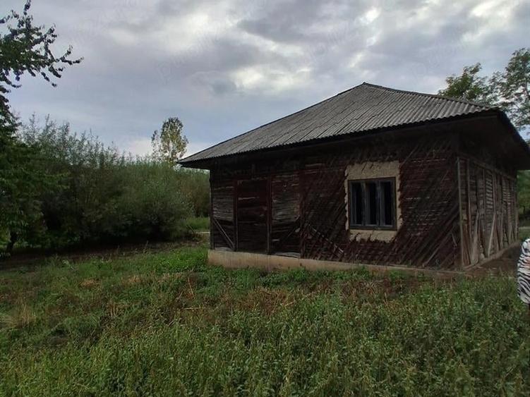 Casă individuală cu 4 camere cu Teren 1900 Mp în Horodniceni