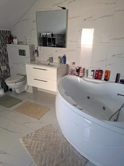 Casă cu 5 camere cu Teren 325 Mp în Parța