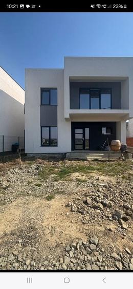 Casă cu 4 camere în Săsar