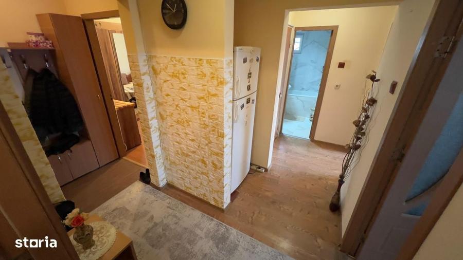 Apartament cu 2 camere decomandat în Petros
