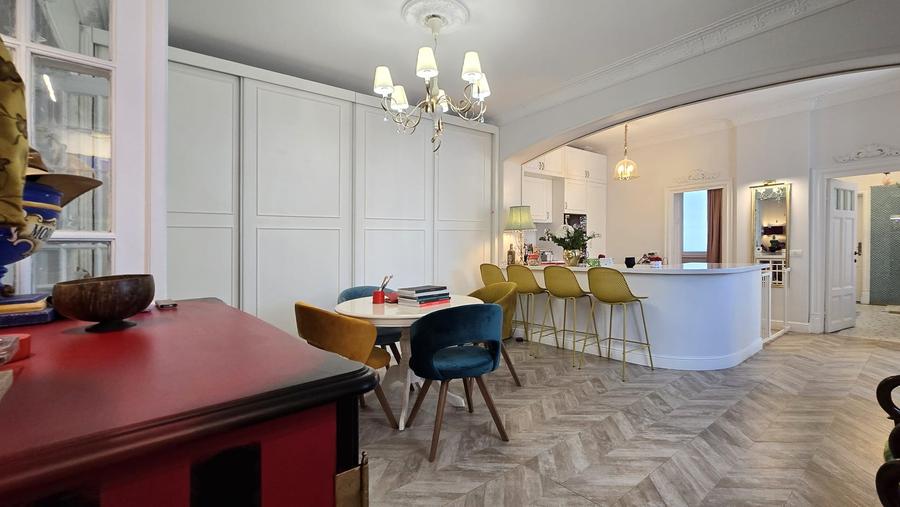 Apartament cu 5 camere decomandat în Domenii