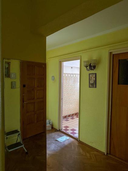 Apartament cu 4 camere semidecomandat în Central