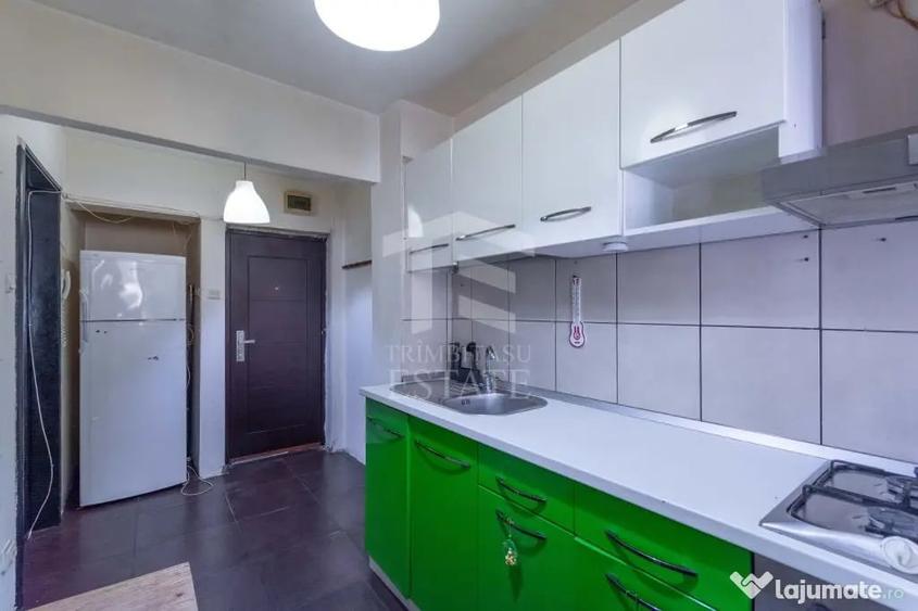 Apartament cu 3 camere semidecomandat în Mihai Bravu