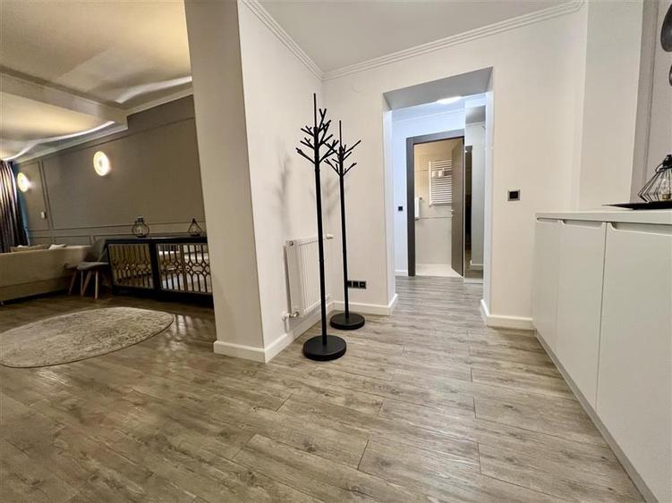 Apartament cu 4 camere decomandat, mobilat în Poiana Brașov