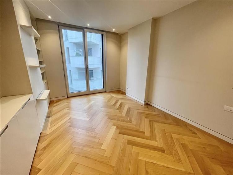 Apartament cu 5 camere decomandat, mobilat în Central