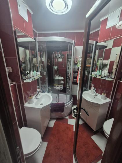 Apartament cu 3 camere semidecomandat, mobilat în Hipodrom