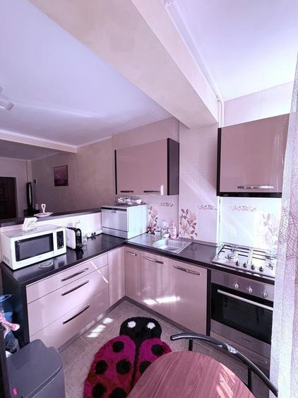 Apartament cu 3 camere semidecomandat în Obcini