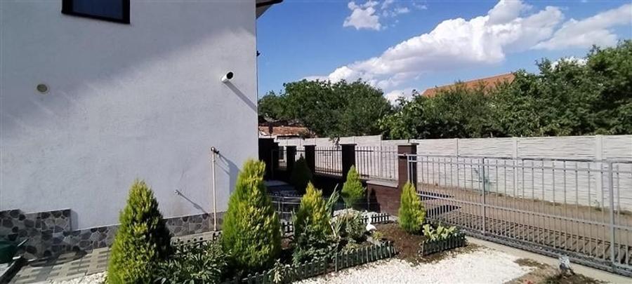 Duplex cu 3 camere cu Teren 300 Mp în Exterior Vest