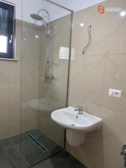 Duplex cu 5 camere cu Canalizare în Dumbrăvița