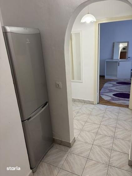 Apartament cu 2 camere decomandat în Calea București