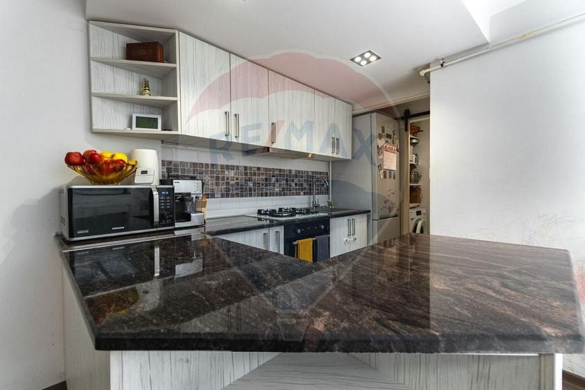 Apartament cu 3 camere nedecomandat, mobilat în Schei