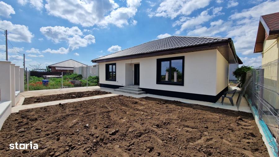 Casă cu 3 camere decomandat cu Teren 388 Mp în Agigea