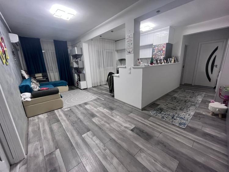 Apartament cu 3 camere decomandat, mobilat în Lăpuș