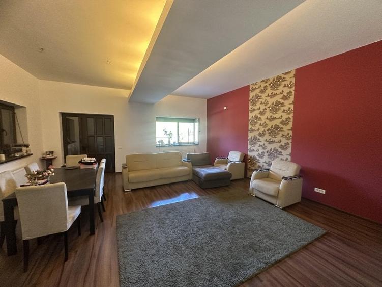 Casă individuală cu 5 camere cu Teren 2450 Mp în Rahova
