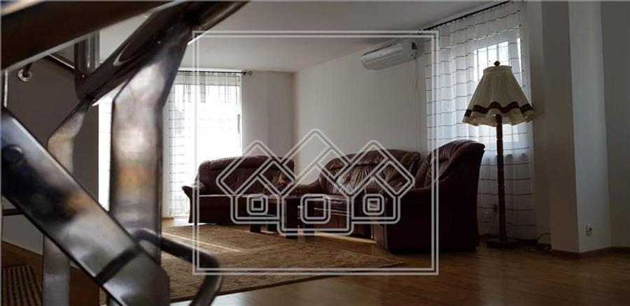 Duplex cu 4 camere cu Teren 280 Mp în Central