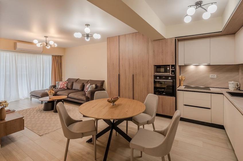 Apartament cu 3 camere decomandat în Mamaia-Sat