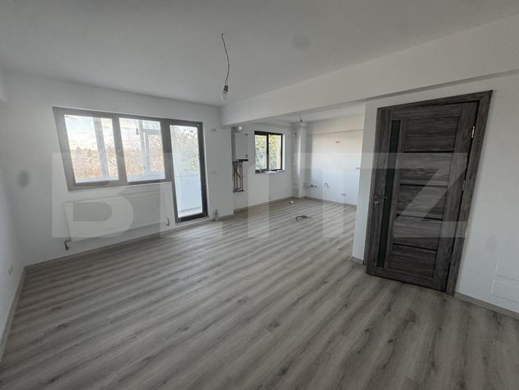 Apartament cu 4 camere semidecomandat în Tătărași