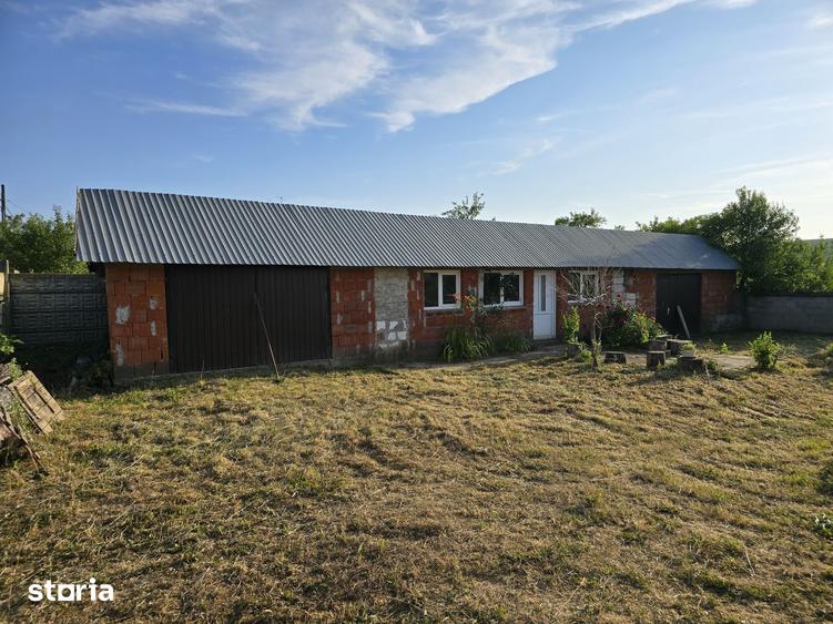 Casă cu 4 camere cu Teren 2500 Mp în Hidiș