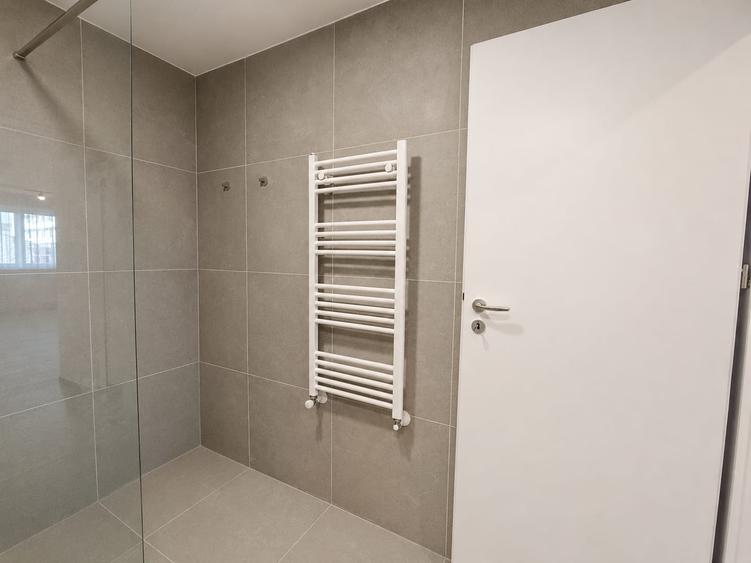 Apartament cu 2 camere semidecomandat în Tractorul