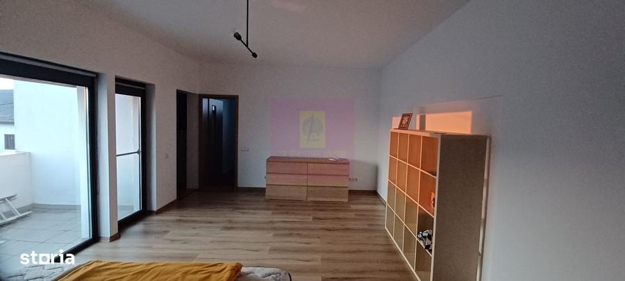Casă cu 4 camere în Săbăreni