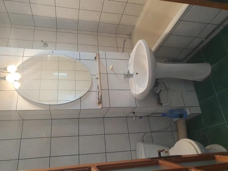 Apartament cu 3 camere semidecomandat în Micro 3