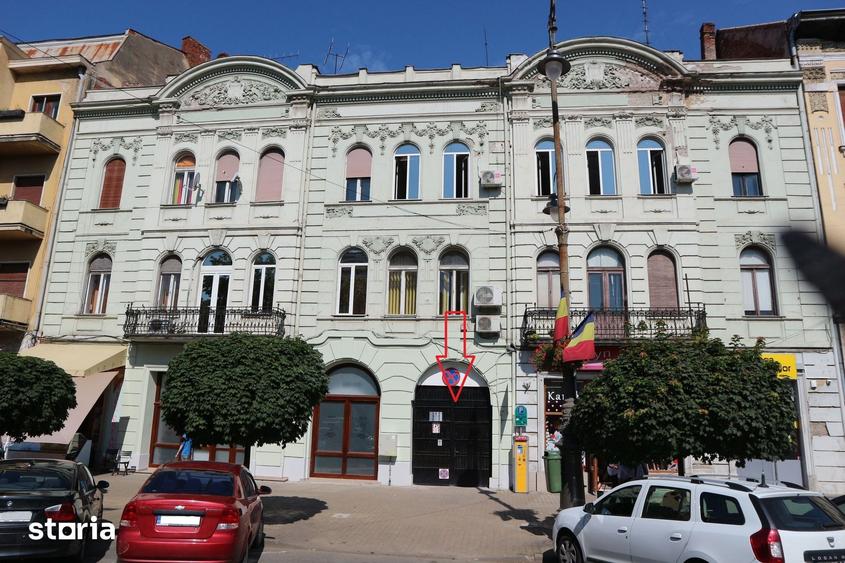 Spațiu comercial, de 1,058 mp, în Central