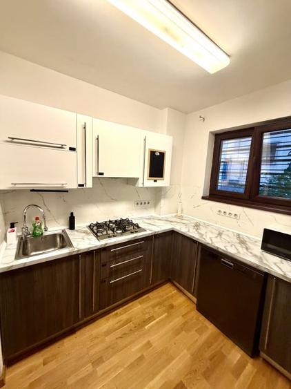 Apartament cu 3 camere decomandat în P-ța Dorobanți