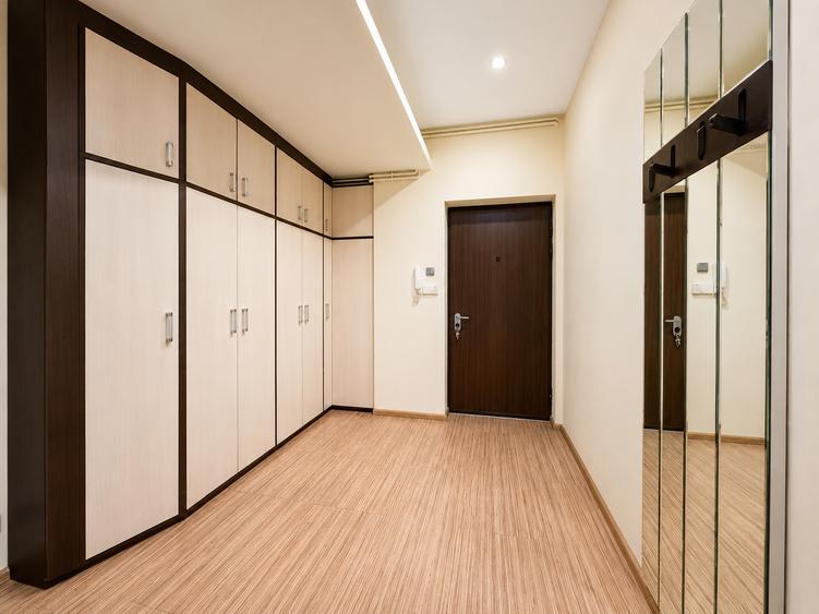 Apartament cu 4 camere decomandat în P-ța Romană
