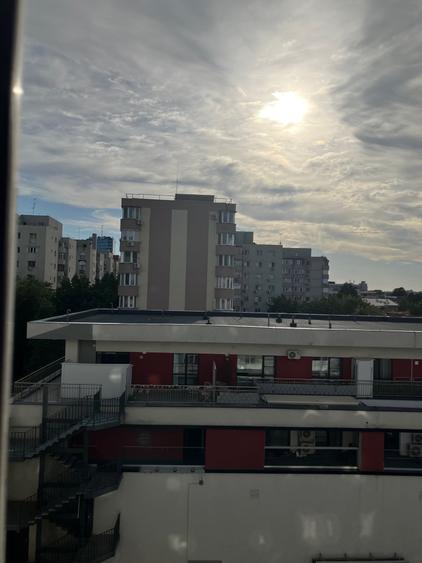 Apartament cu 3 camere decomandat în Lacul Tei