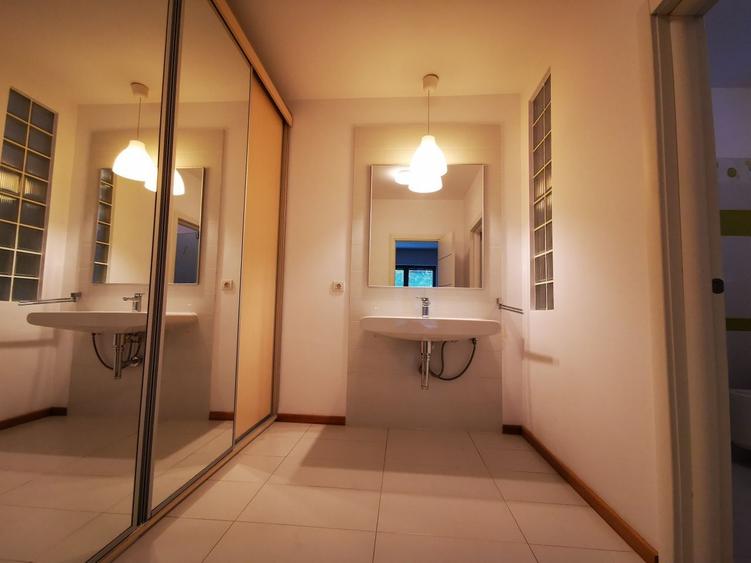 Casă individuală cu 5 camere cu Canalizare în Băneasa