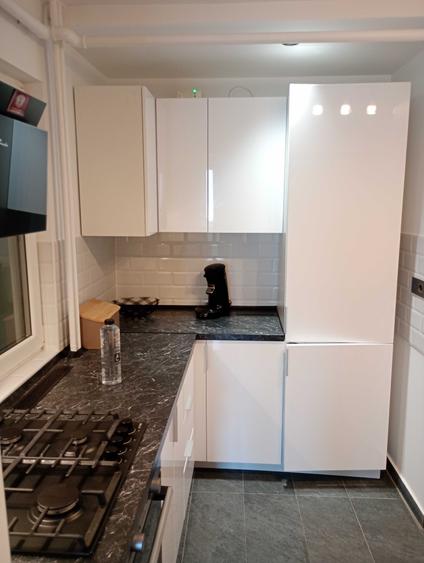Apartament cu 3 camere semidecomandat în Obor
