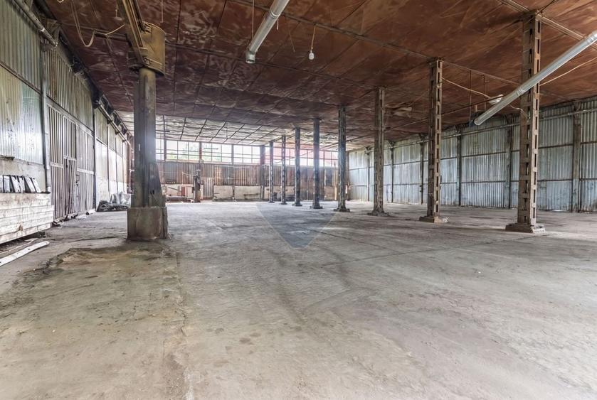 Spațiu industrial, de 1,965 mp, în Industrială