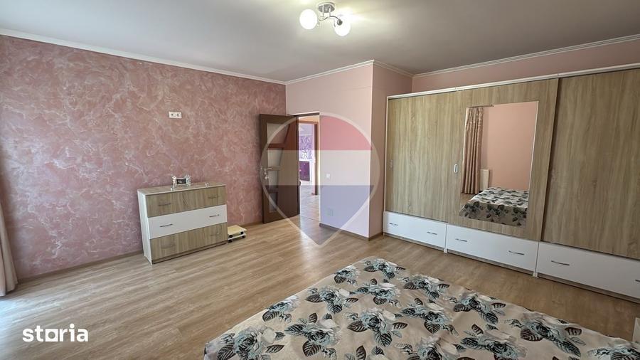 Casă cu 5 camere cu Teren 535 Mp în Sântandrei