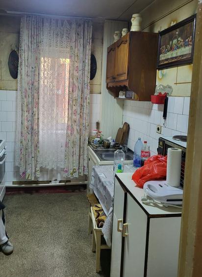 Apartament cu 3 camere decomandat în Petros