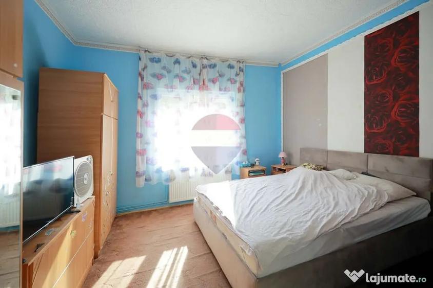 Casă cu 4 camere cu Teren 620 Mp în Santăul Mare