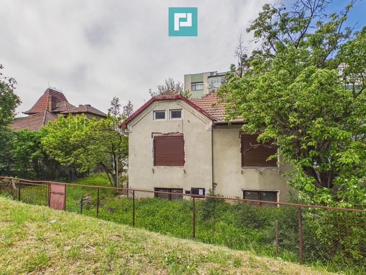 Casă individuală cu 4 camere cu Canalizare în Romanilor