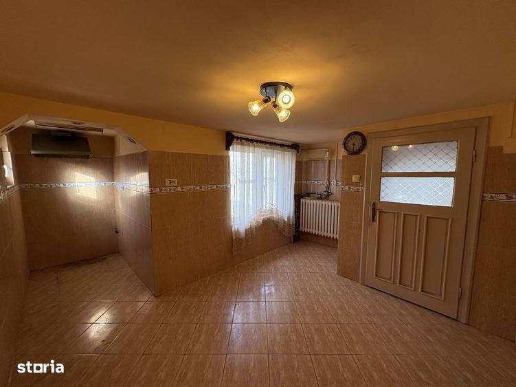Casa Romaneasca de vanzare 8camere teren 624mp 22ml Bujac cu potential - 5