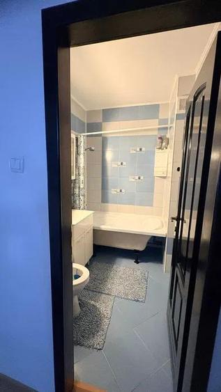 Apartament cu 4 camere semidecomandat, mobilat în Tătărași