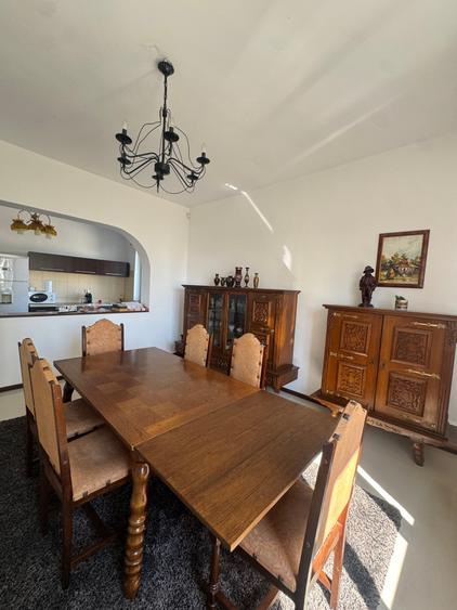 Casă cu 8 camere cu Garaj în Poienarii Burchii