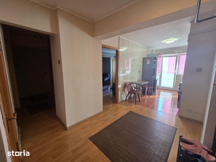 Apartament cu 3 camere decomandat în Central