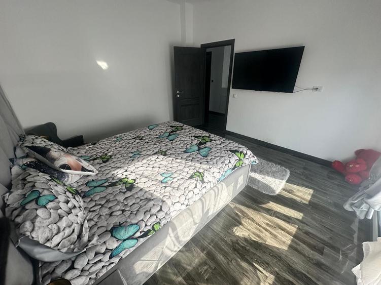 Casă individuală cu 6 camere cu Canalizare în Central