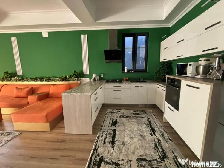Casă cu 7 camere cu Teren 715 Mp în Central