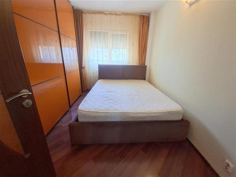 Apartament cu 3 camere decomandat în 9 Mai