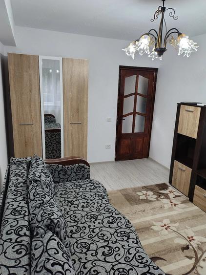Garsonieră decomandată în Viziru 1