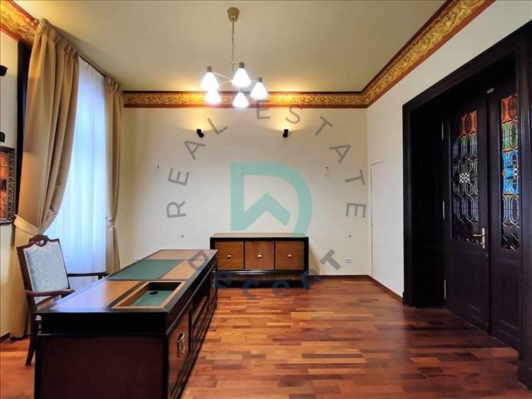Apartament cu 3 camere decomandat, mobilat în 15 Noiembrie