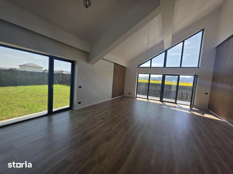 Casă cu 3 camere cu Teren 500 Mp în Noua