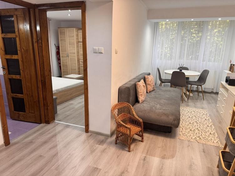 Apartament cu 2 camere decomandat în Central