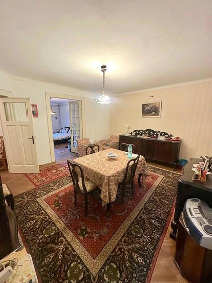 Apartament cu 3 camere semidecomandat în Cișmigiu